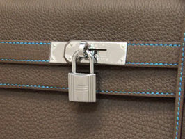 �G�����X�R�s�[�ň��l�̔�